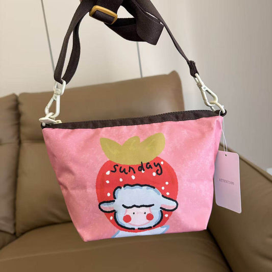 L219 shoulder bag, cartoon messenger bag, opening length 22, height 13.