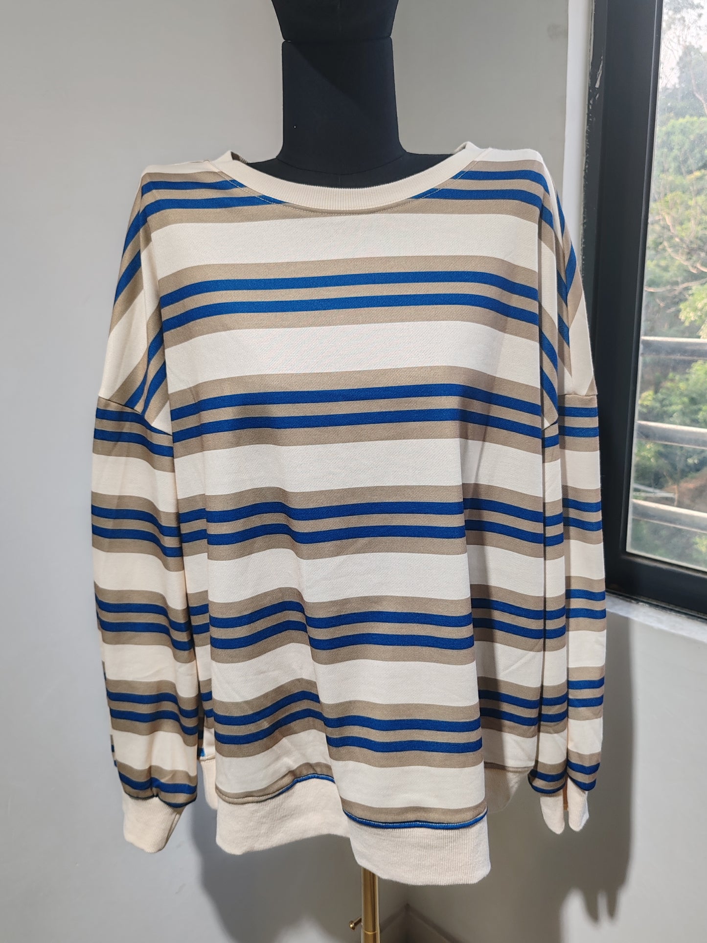 Simple long-sleeved striped T-shirt