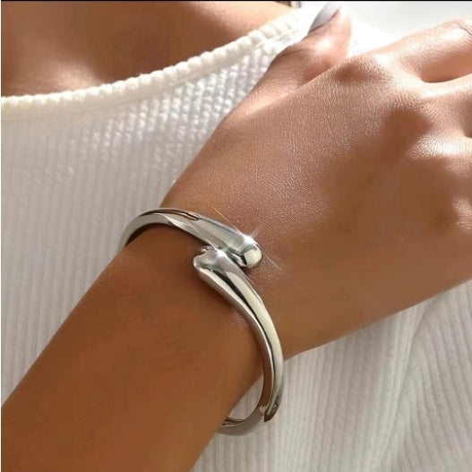 Women’s Minimalist Metal Jewelry Set | Geometric Choker, Bracelet & Ring Trio