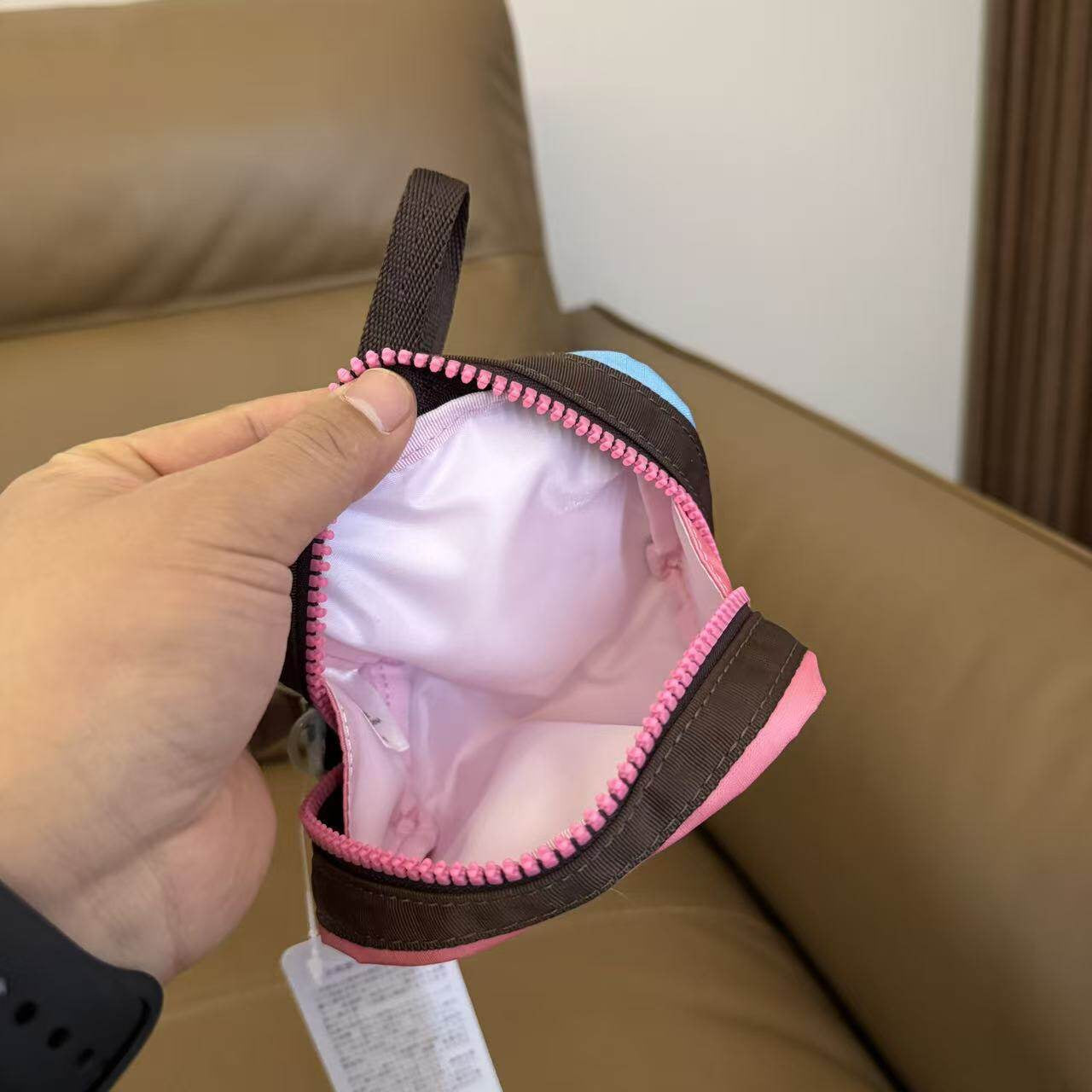Home has cute pet series cartoon change earphones makeup storage clutch bag 6701 with hand strap