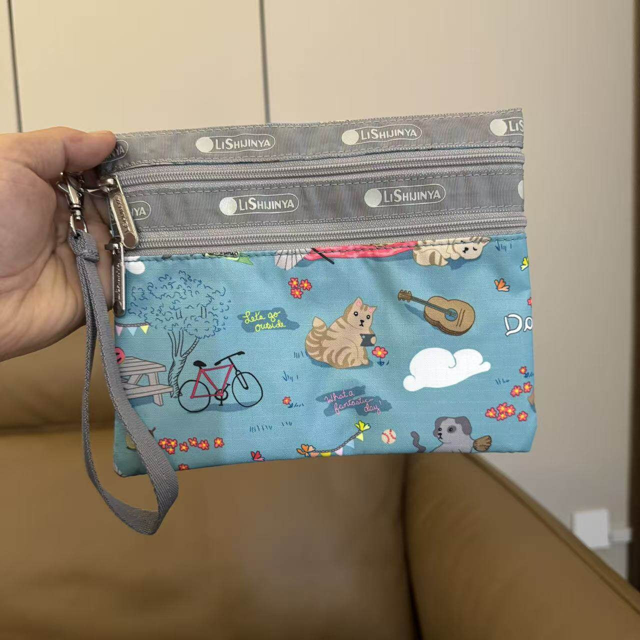 Cartoon women's hand rope, hand bag, two zippers, cosmetic bag, change bag, mobile phone bag.