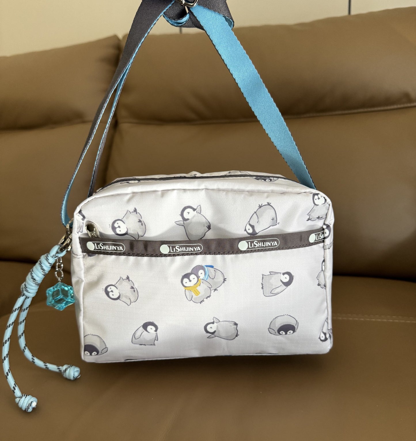 Fashion shoulder messenger bag multi-compartment large capacity lightweight 2434 printed bag anti-splashing water