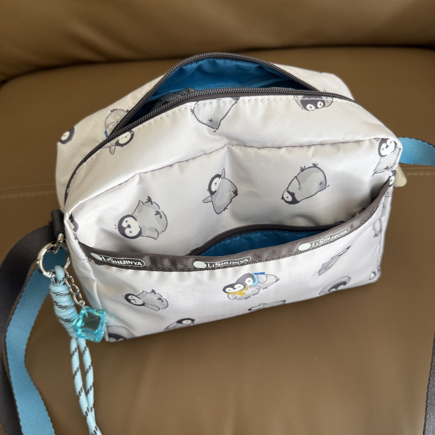 Fashion shoulder messenger bag multi-compartment large capacity lightweight 2434 printed bag anti-splashing water