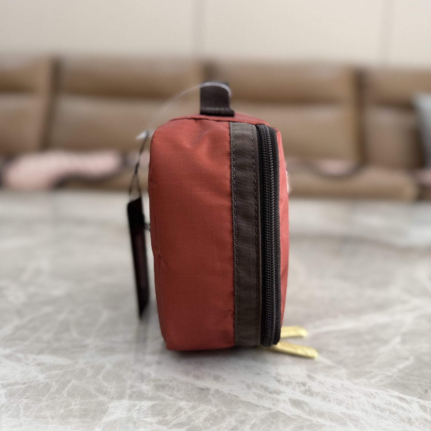 The new model is your hand bag, portable Kapibara migrant workers, animation small bag A109.