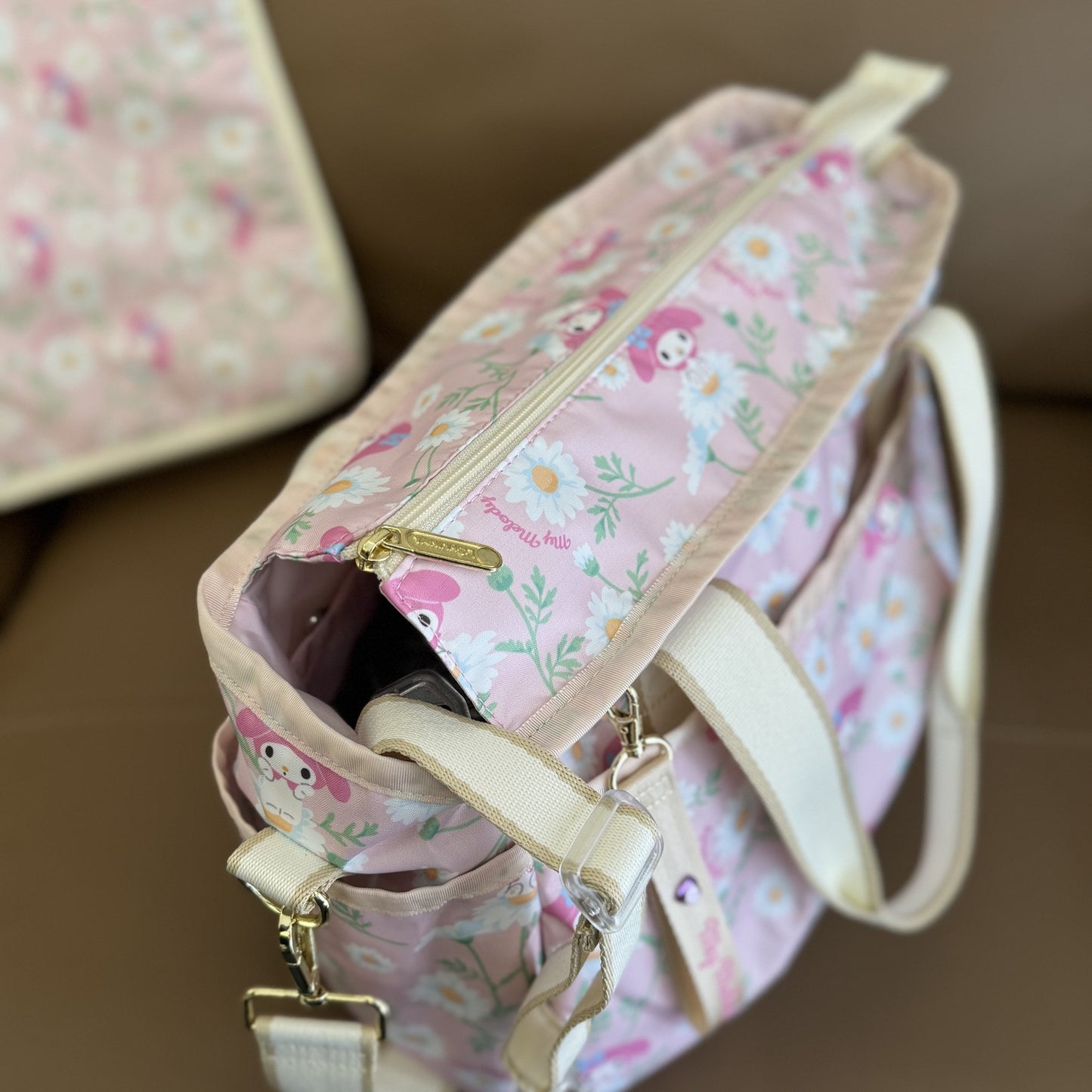 Anti-splashing cloth bag, portable shoulder messenger bag, mommy bag 3518, free seat cushion, length 40, height 33, thickness 13.