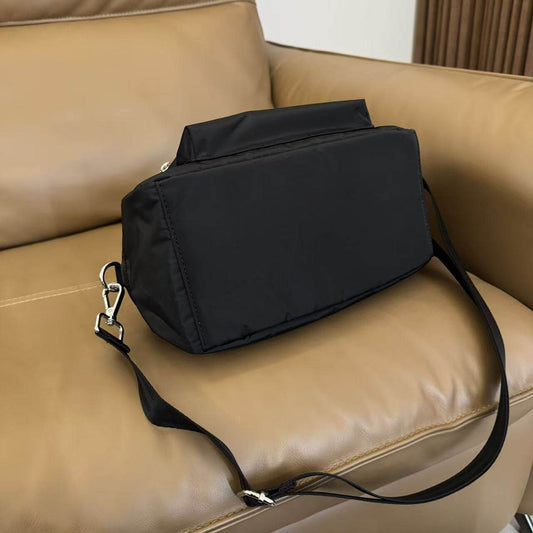 Cartoon unmarked cute big eyes tote portable messenger bag casual commuter bag X153 size 25/20/13