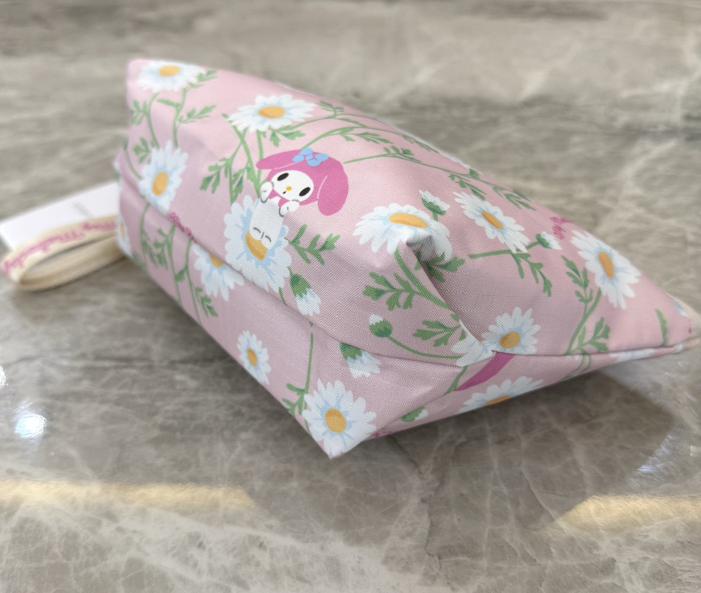 New clutch bag fashion printed cosmetic bag 2725 comes with a hand strap.