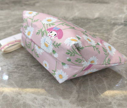 New clutch bag fashion printed cosmetic bag 2725 comes with a hand strap.