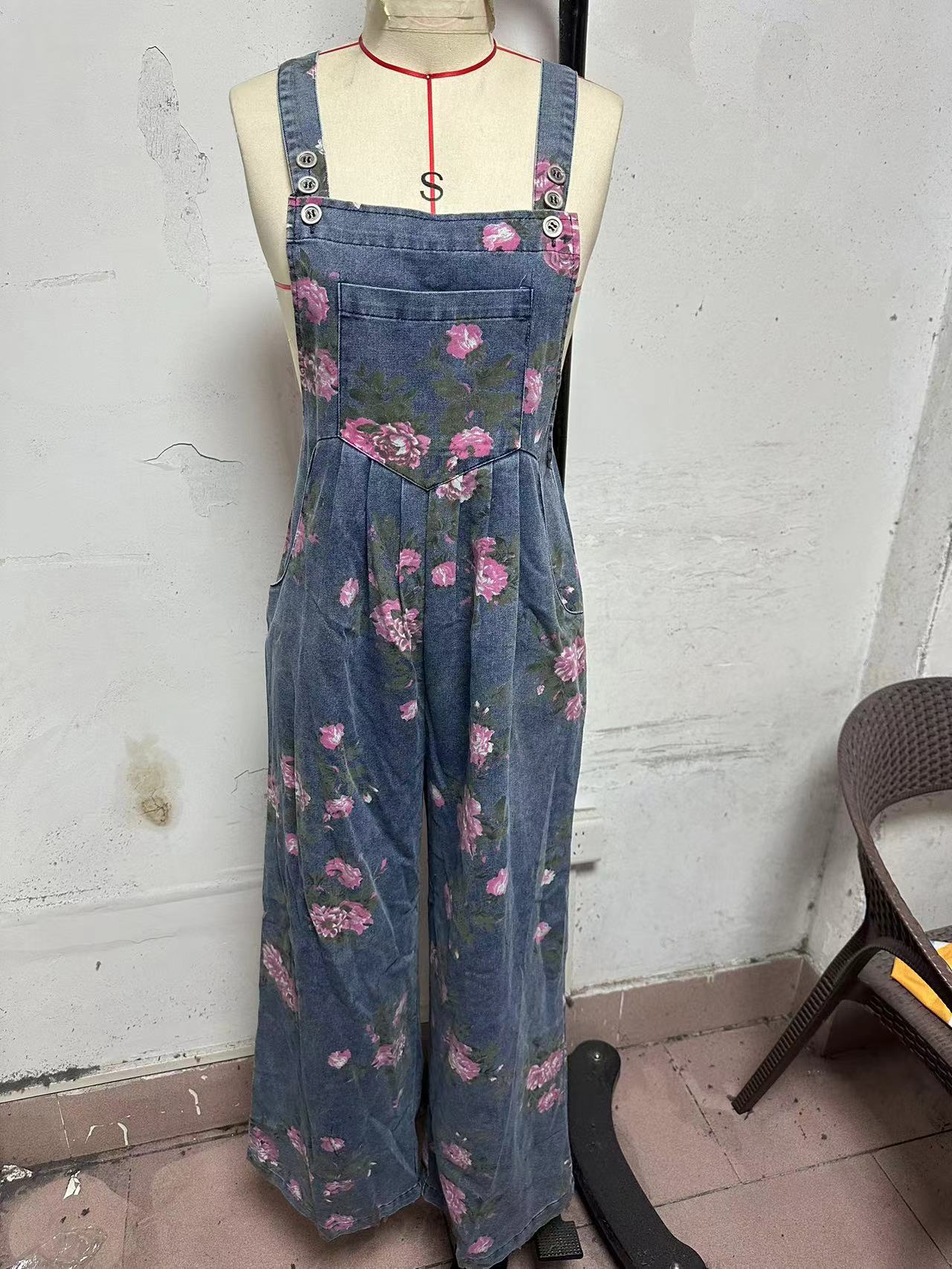 Women’s Fashion Denim Floral Jumpsuit – Casual Sleeveless Overall