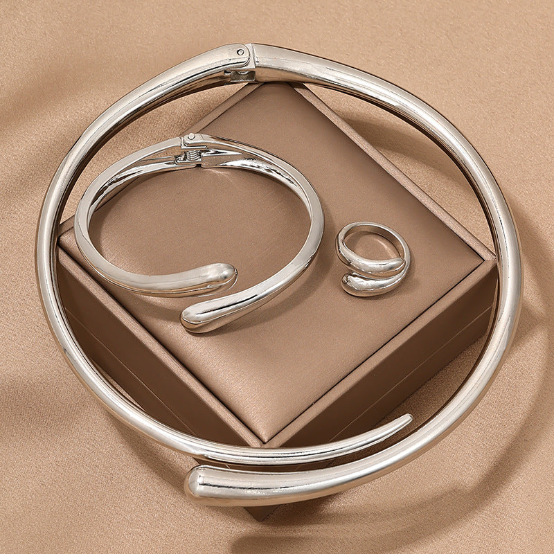 Women’s Minimalist Metal Jewelry Set | Geometric Choker, Bracelet & Ring Trio