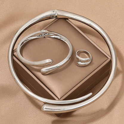 Women’s Minimalist Metal Jewelry Set | Geometric Choker, Bracelet & Ring Trio