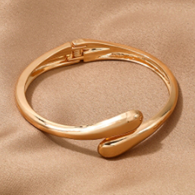 Women’s Minimalist Metal Jewelry Set | Geometric Choker, Bracelet & Ring Trio