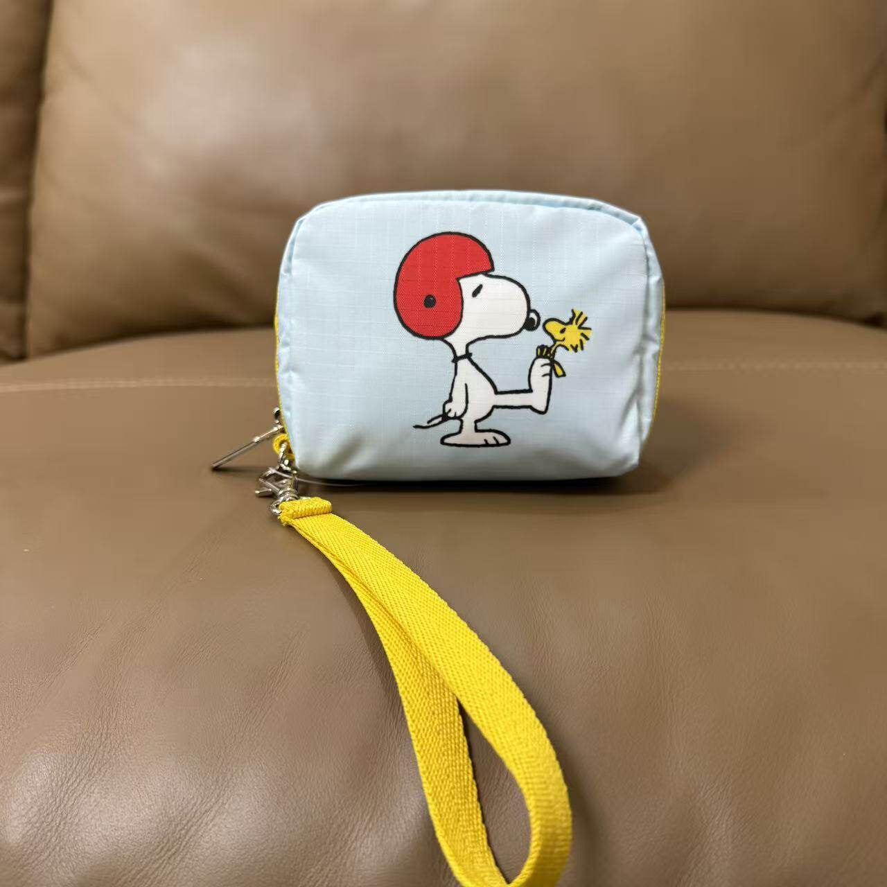 Cartoon home has cute pet series cartoon change earphones makeup storage clutch bag 6701 with hand rope